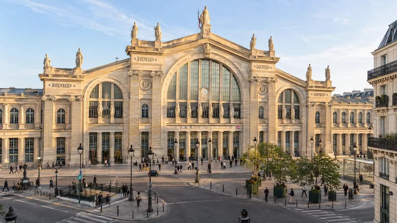 Transfert gare du Nord avec Odyscab Façade de la gare du Nord, desservie par les chauffeurs Odyscab